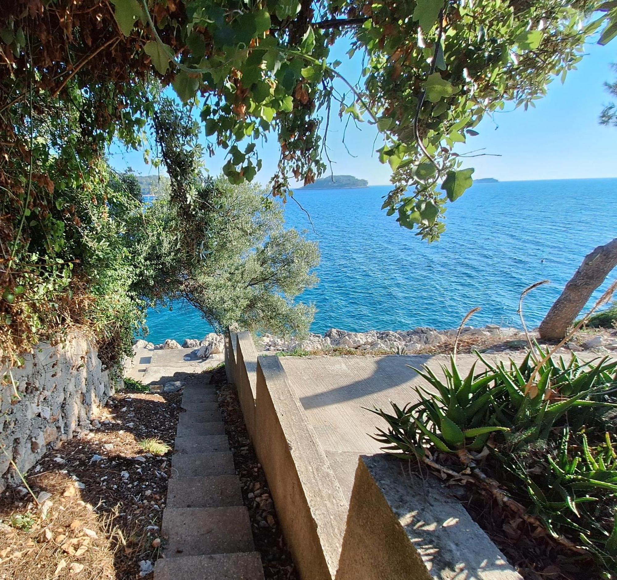 Apartman Ena By The Sea بريسبا المظهر الخارجي الصورة